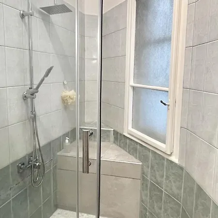 Shared With Balcony Homestay szállás *